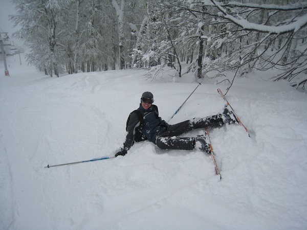 Learning how to fall safely, skiing tips for beginners
