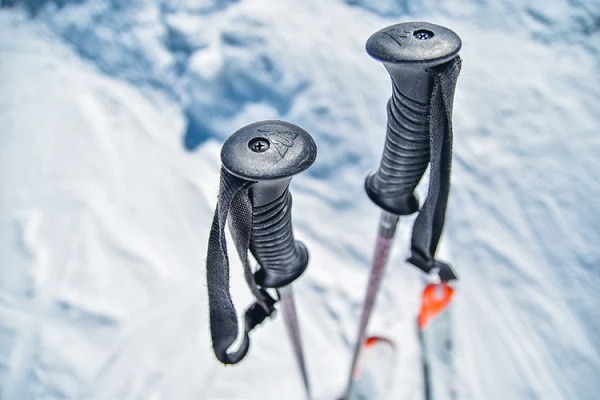skiing tips - use ski poles to improve skiing performance